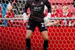 虎扑网址-曼联出租小妖向奥纳纳下战书，未来要当曼联主力！曝切赫助其发展