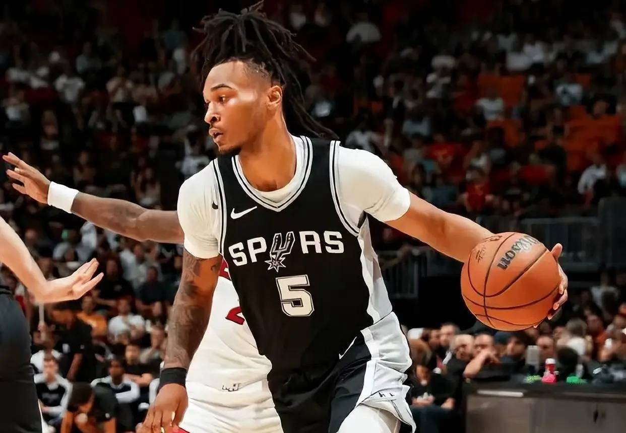 再见威尔逊！篮网、马刺、火箭酝酿三方交易，1米98后卫空降布鲁克林