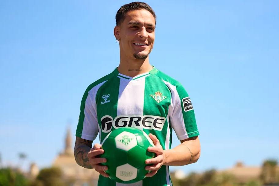 安东尼透露转会插曲，为加盟皇家贝蒂斯拒绝五队邀请，包括拜仁