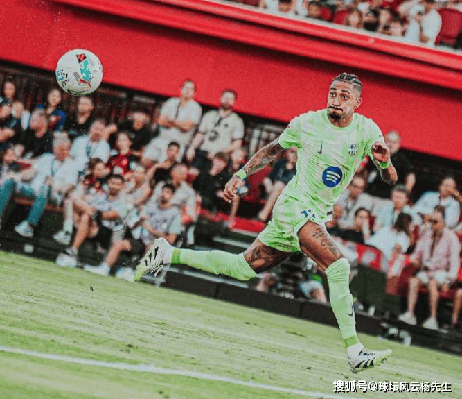 西甲战火重燃，巴萨3-0大胜马洛卡，马洛卡两人染红吞苦果