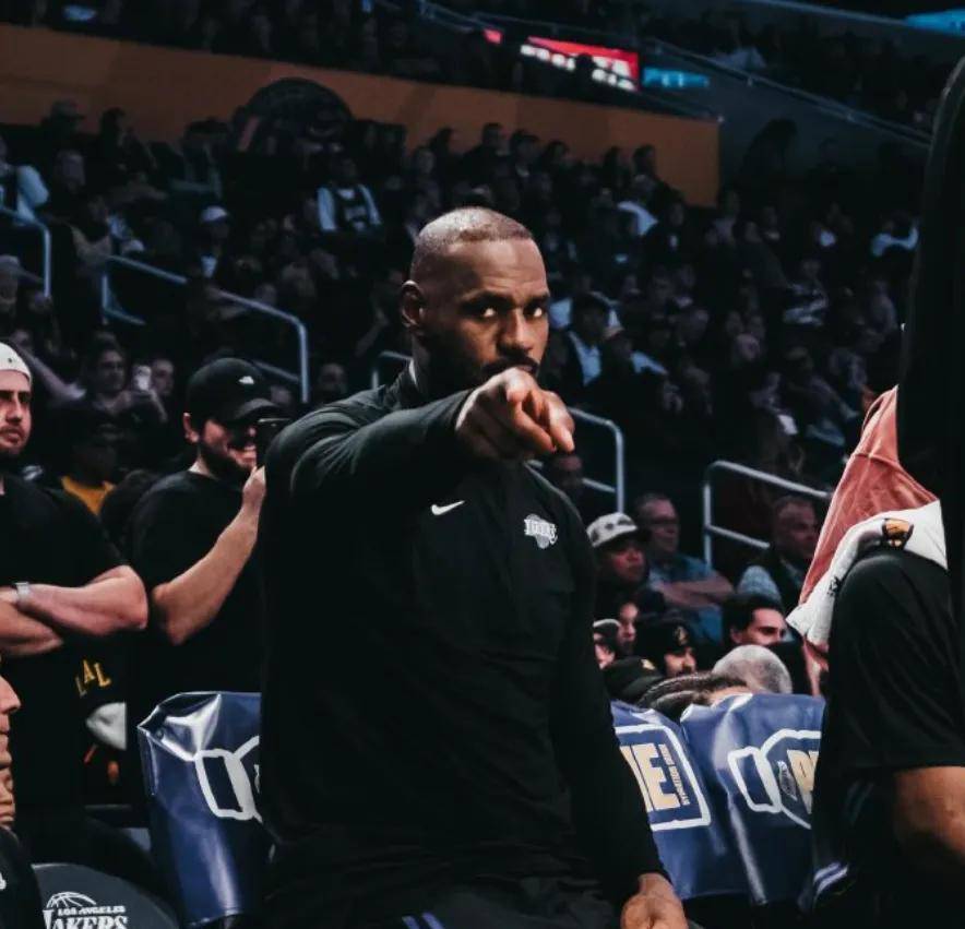 湖人彻底推倒重来！全部离队！那詹姆斯...