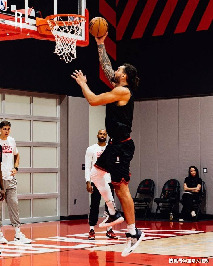 申京缺战，火箭队重组10人轮换！29岁射手获重用，饼皇对交易说不