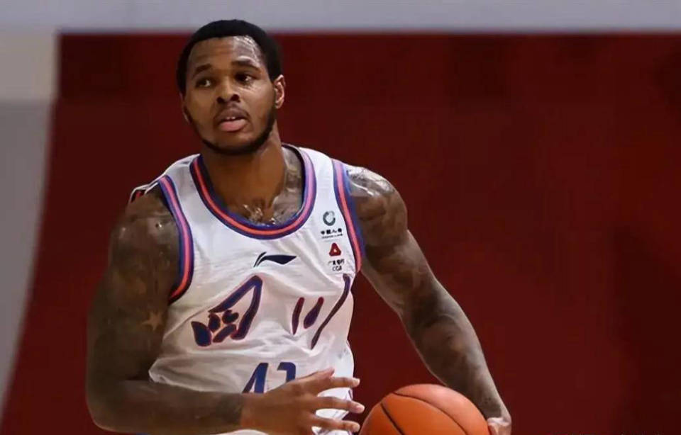 CBA消息：刘炜正式下课，辽宁男篮敲定新外援，首钢押宝旧将争冠